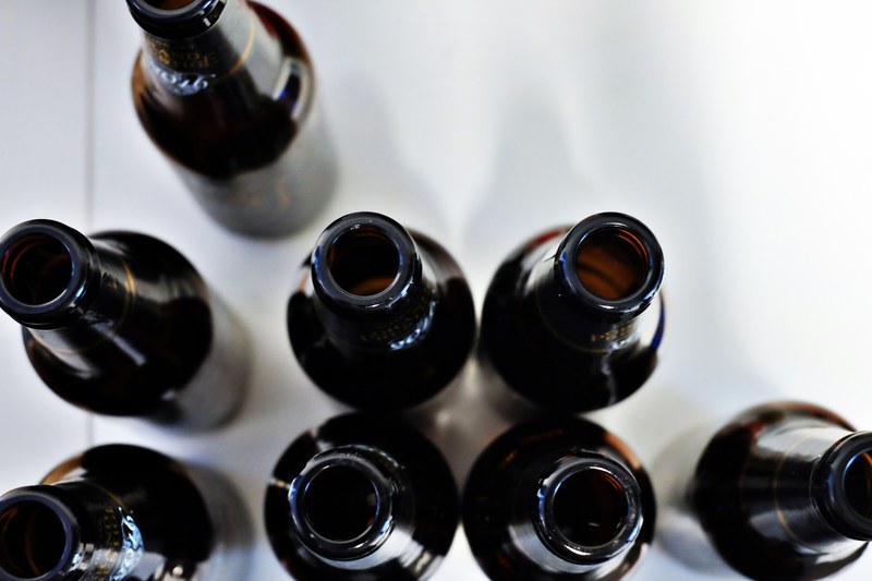 the macro view of the top of open and empty beer bottles, open beer bottles 4k