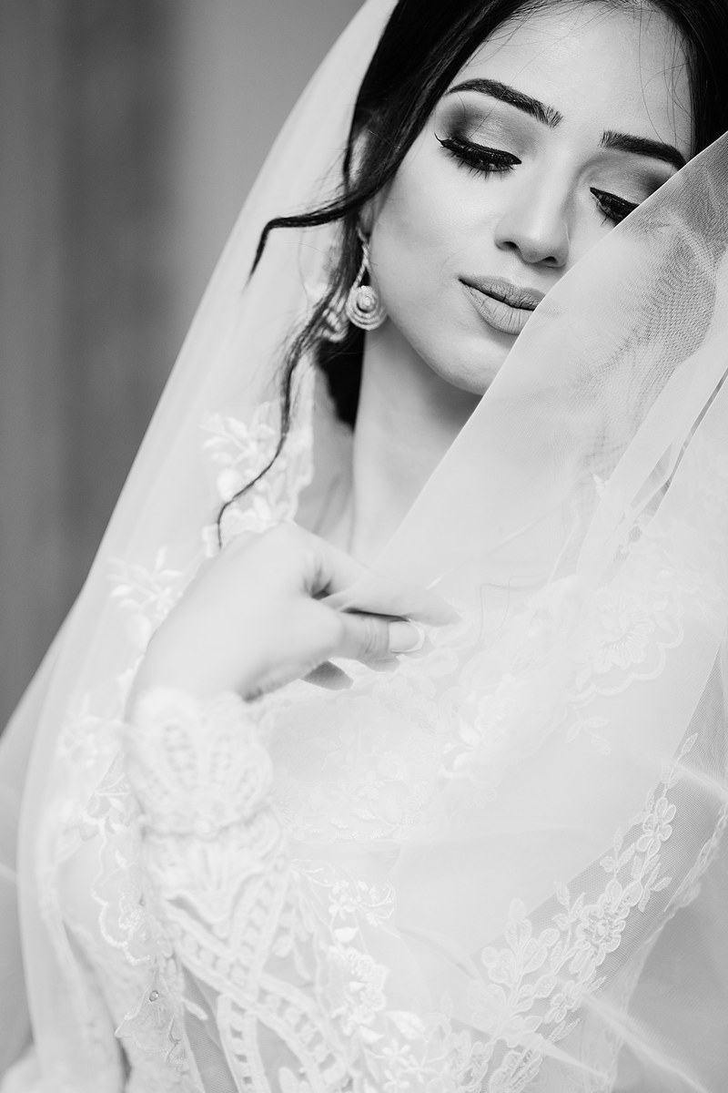 black and white shot of bride with veil in wedding dress new york texas united states, 34 4k