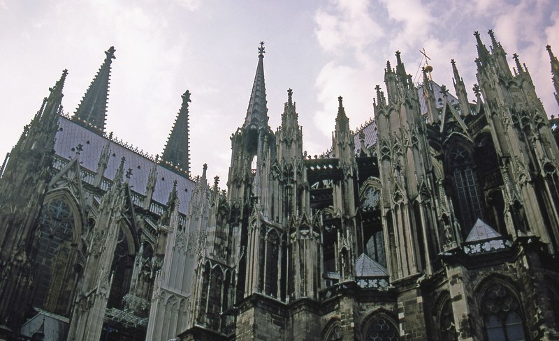 flying buttresses of cologne cathedral 4k