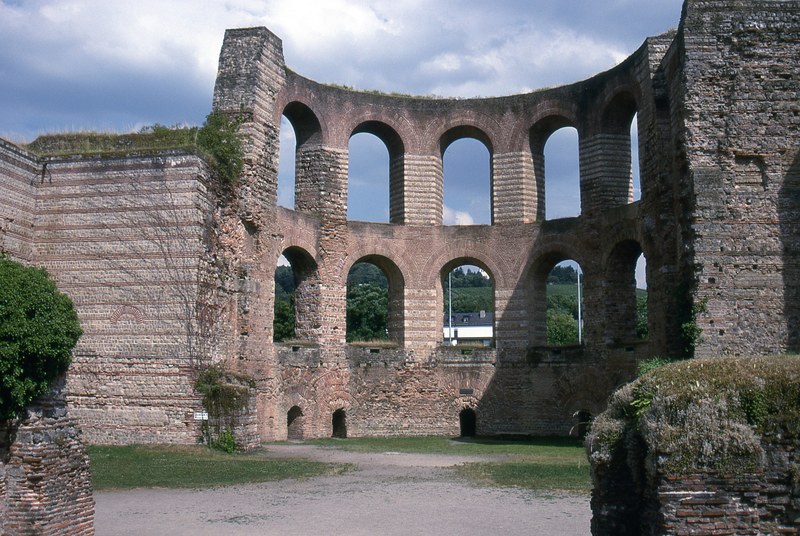 roman baths in trier 4k