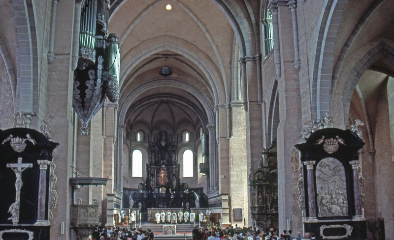 inside trier cathedral 4k