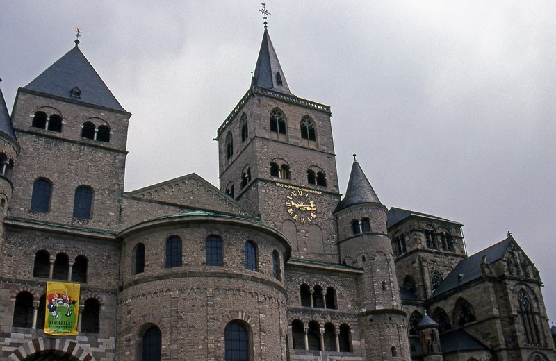 trier cathedral 4k