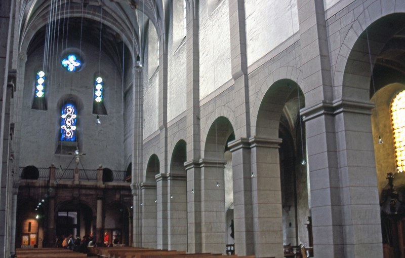 inside st matthias basilica 4k