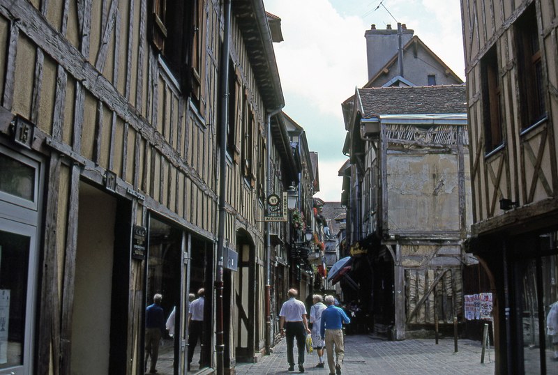 rue des chats troyes 4k