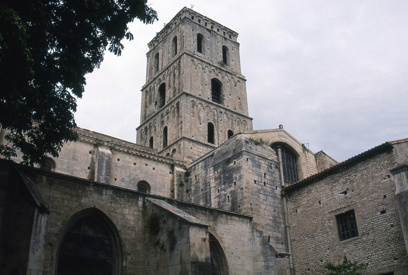 notre dame de la major in arles 4k