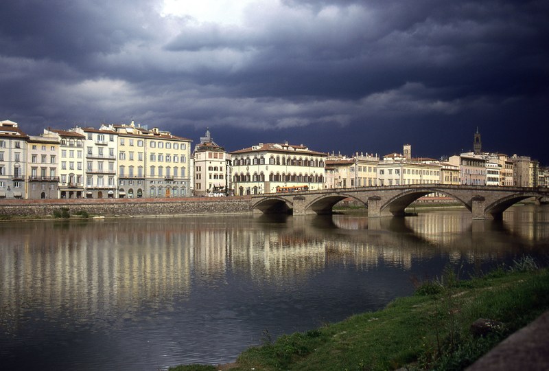 arno river in florence 4k