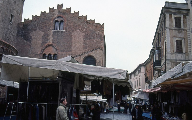 herbs square in mantua 4k