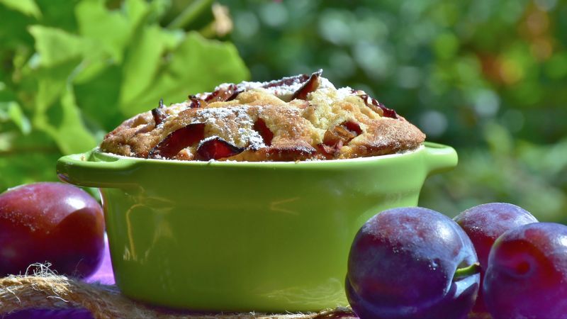 plum cake, plum, baked goods, 4k