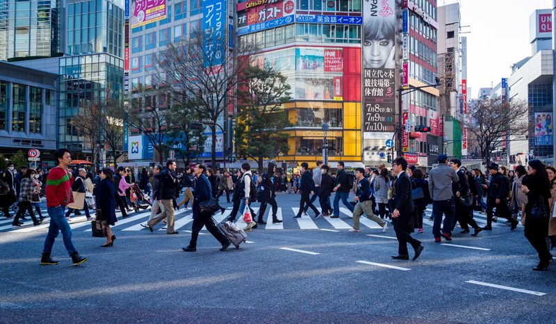 a busy crosswalk in tokyo, tokyo crosswalk 4k