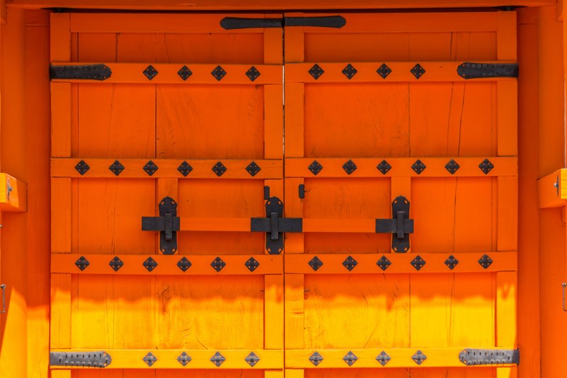 ancient japanese wooden door entrance with designs and a wooden bar, ancient japan wooden door 4k