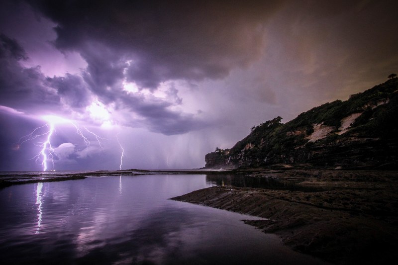 purple lightning streaks at sea as seen from the coast in dee why, _purple lightning dee why 4k