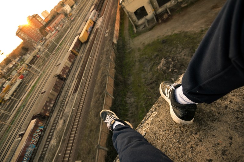 sneaker feet train and shoe 4k