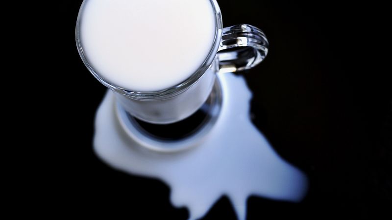 milk, glass, spilled, 4k