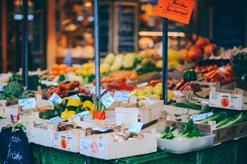 market stall vendow and fruit 4k