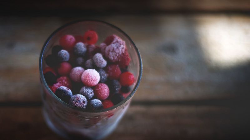 blueberries, raspberries, berries, frozen, 4k