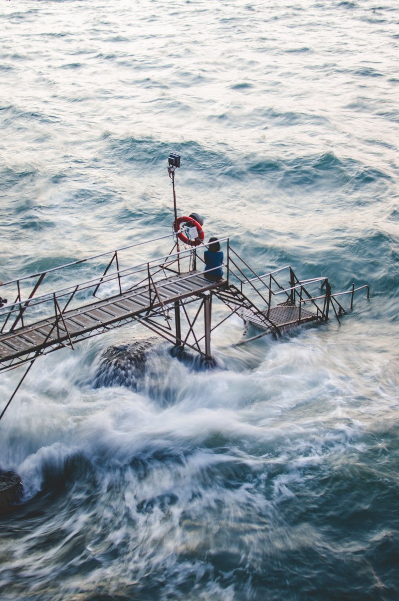 the ocean breathes salty 4k
