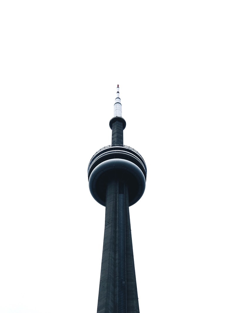 black and white shot of cn tower from below with clear sky, black and white cn tower 4k
