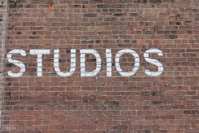 brick wall with lettering that says studio 4k