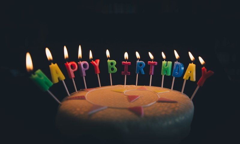 a birthday cake with candles that spell out happy birthday, birthday cake with candles 4k