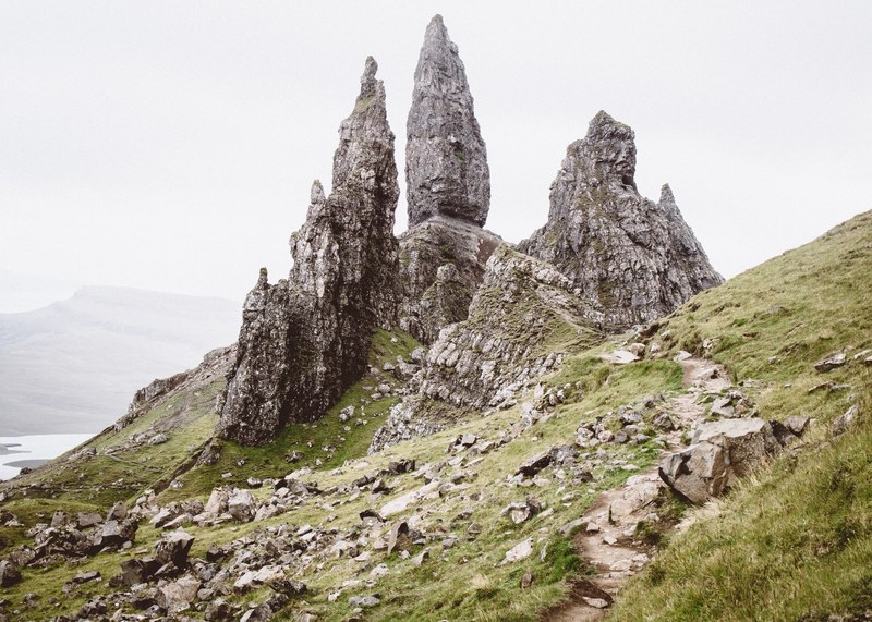 rock formations on a green hill, _hill rock formations 4k