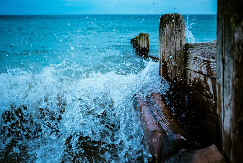 water wafe ocean and wave 4k