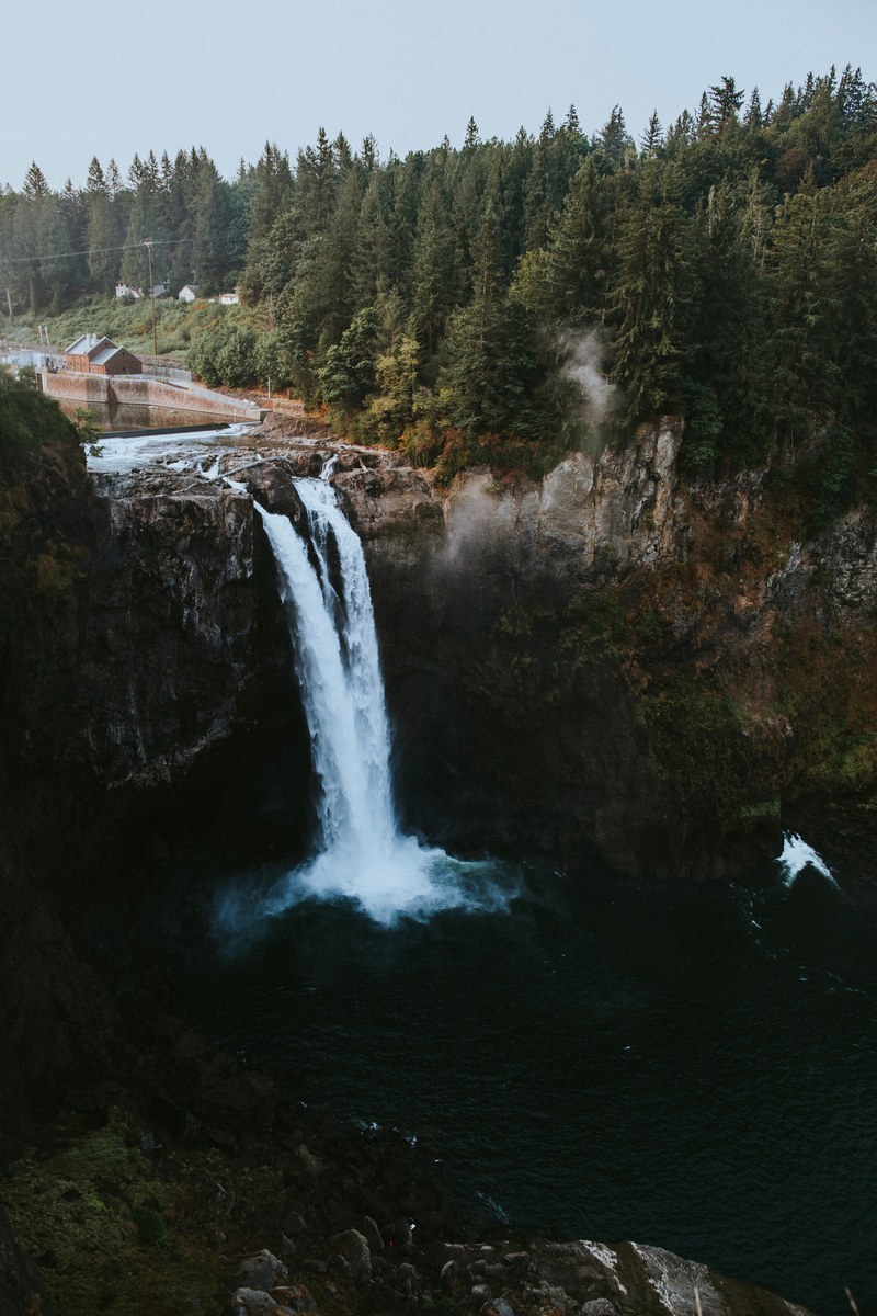 snoqualmie falls during sunrise 4k