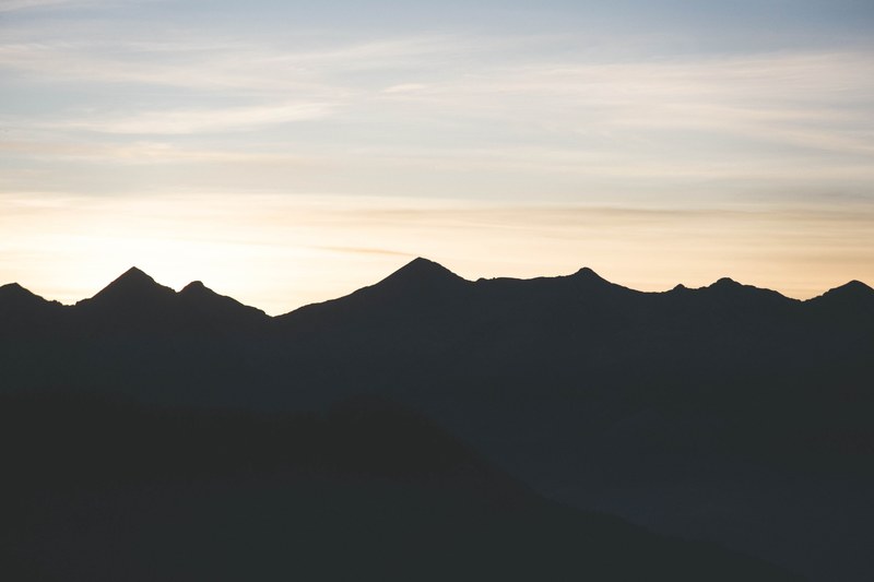 black silhouette dark and light and clean 4k
