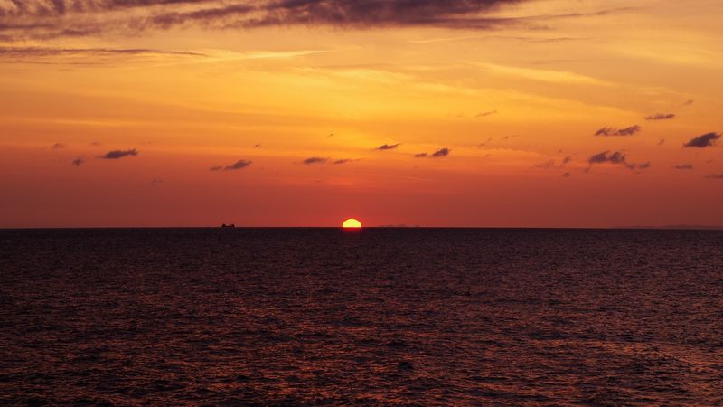 sunset, sun, water, horizon, glare, 4k