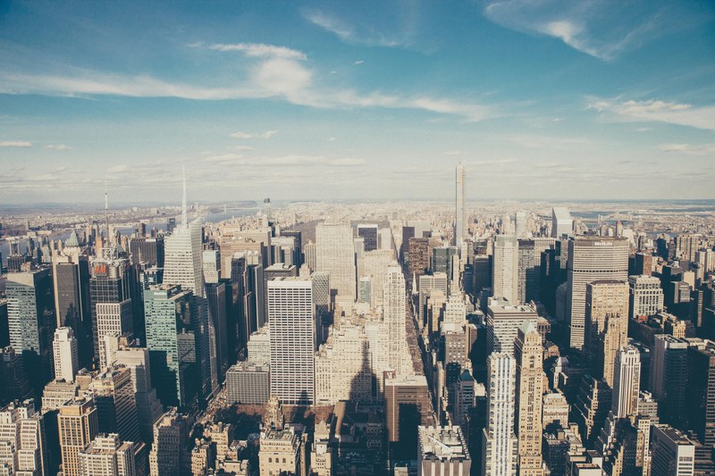 the new york city skyline on a bright day with a beautiful blue sky, beautiful nyc skyline 4k
