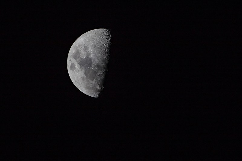 close up shot of the half moon over the hague, half moon over the hague 4k