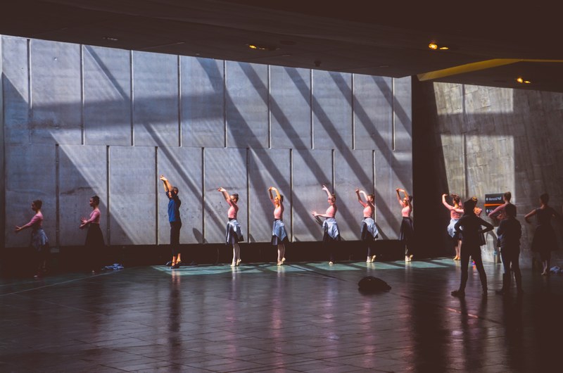 students taking a ballet class at a dance academy in ottawa, ballet practice at war museum 4k