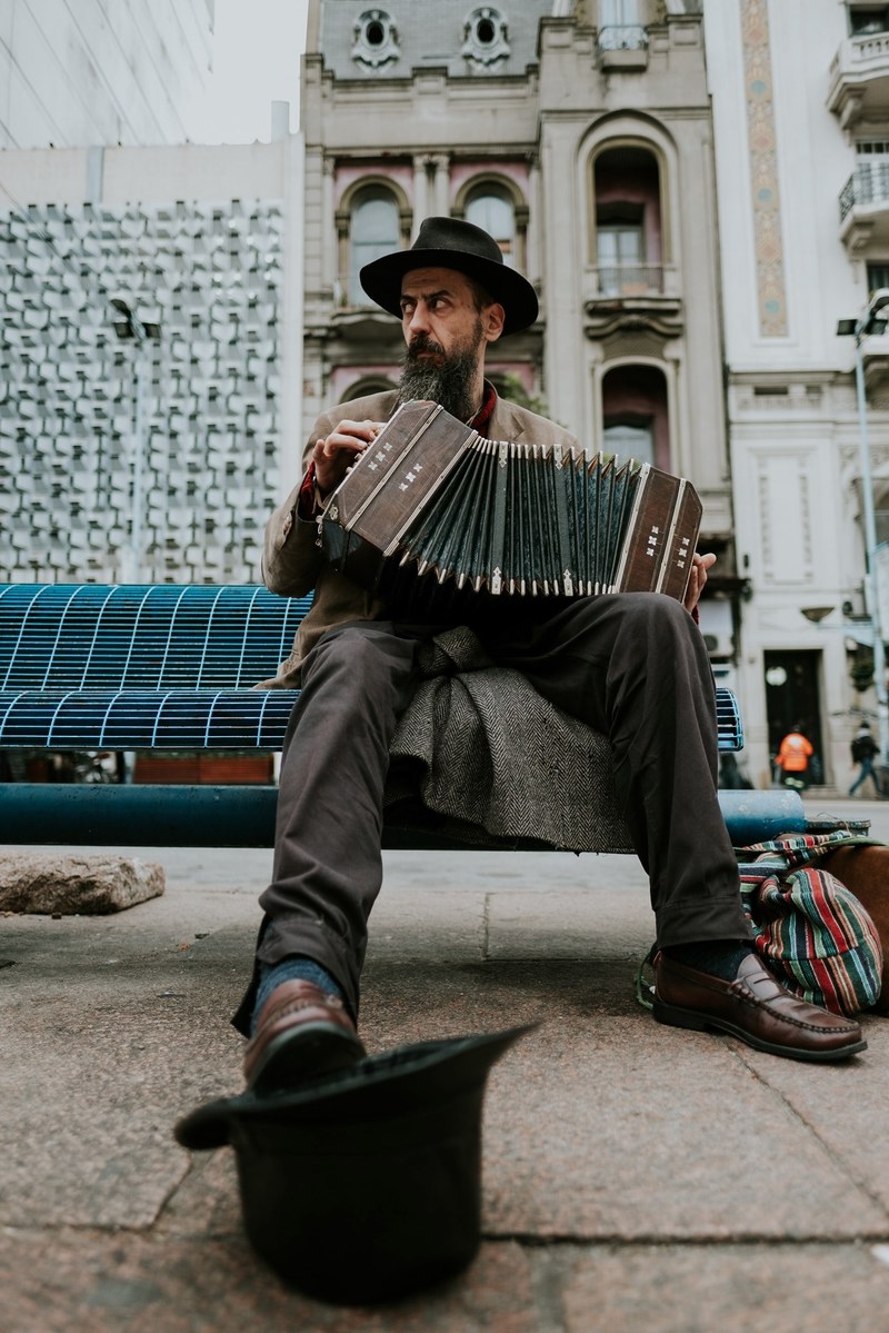 a guy playing music outside, _the musician 4k