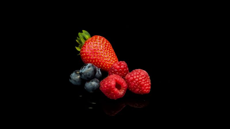 strawberries, blueberries, raspberries, fruits, 4k
