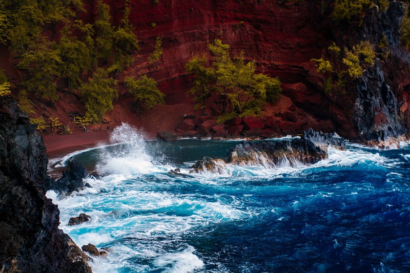 rough sea splashing rocks in front of red sand ocean bay at hana, red sand ocean bay 4k