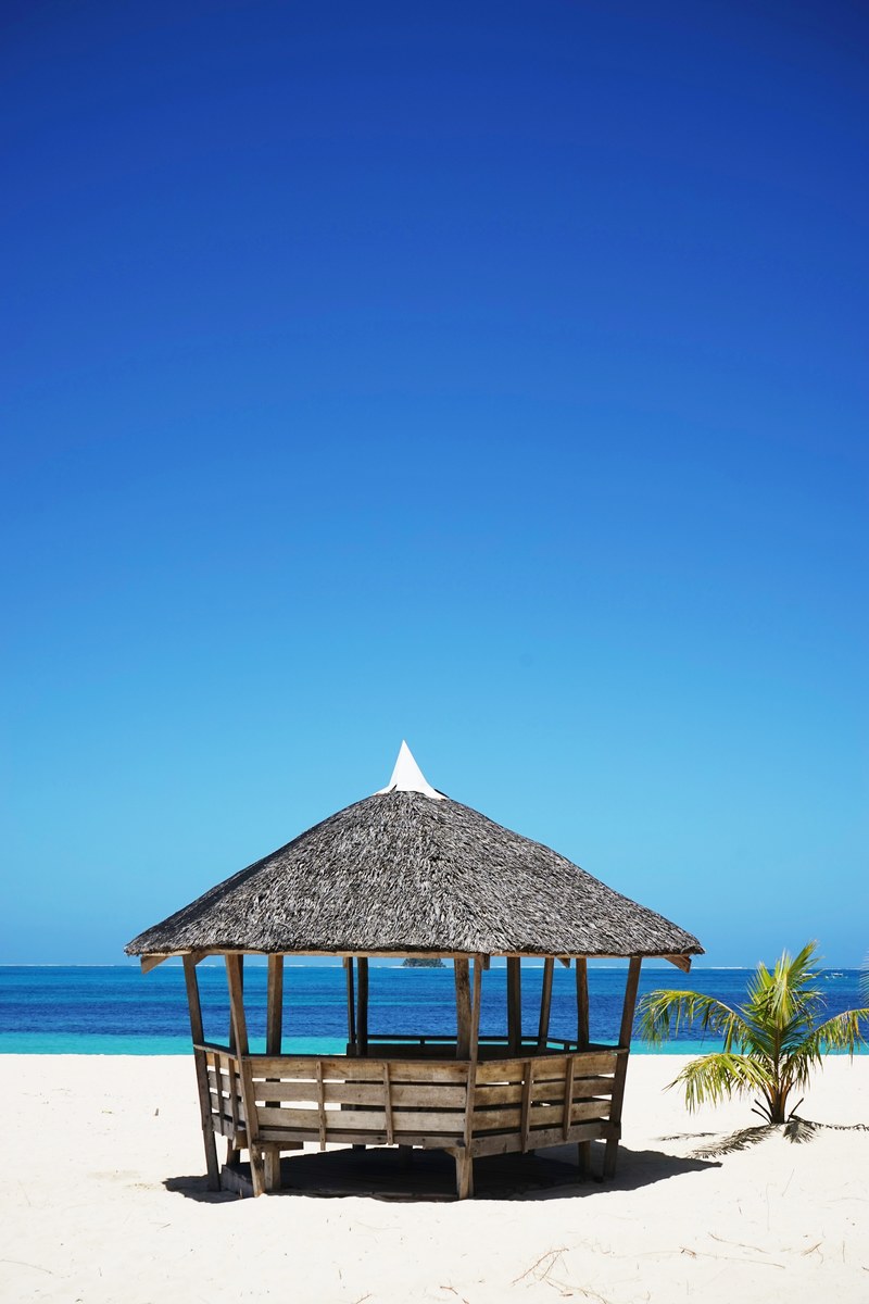 sky blue beach and shack hd, 4k