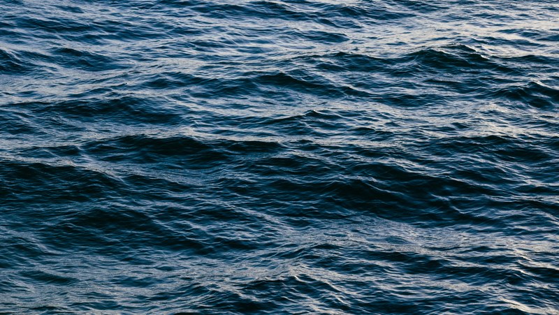 blue ocean rippling at venice beach, ocean rippling 4k