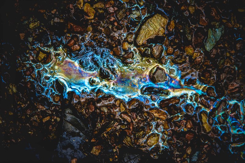 oil spill spill oil and rock 4k