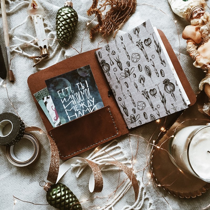 book flatlay bauble and decoration 4k