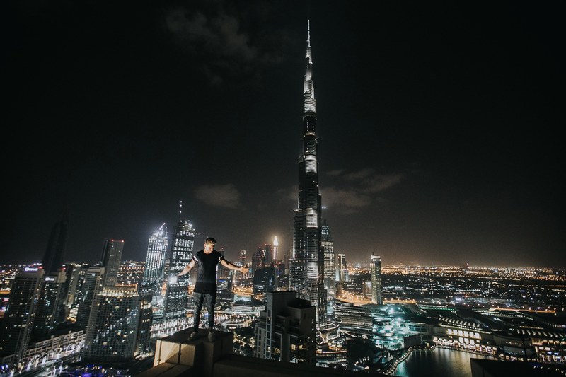 burj khalifa climbing skyline and dubai burj khalifa 4k