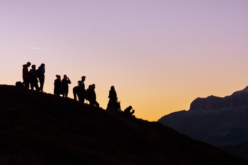 sunset hiking group and friends 4k