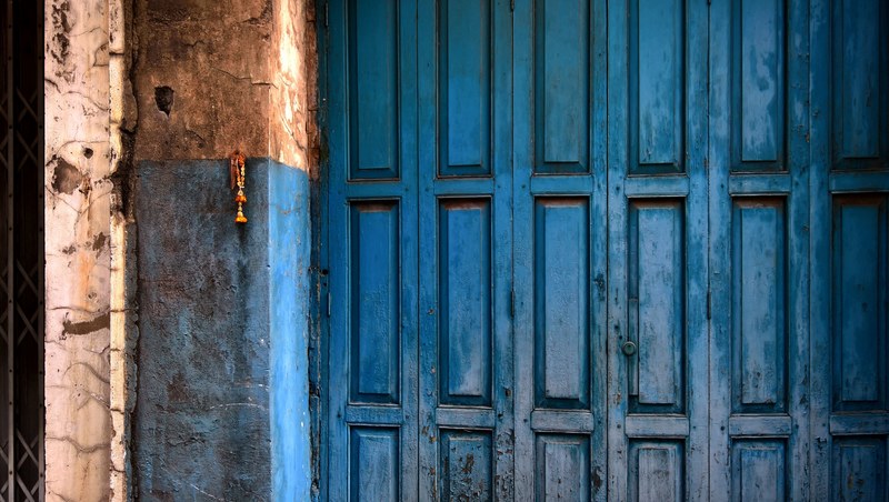 a blue painted door, _blue bangkok door 4k