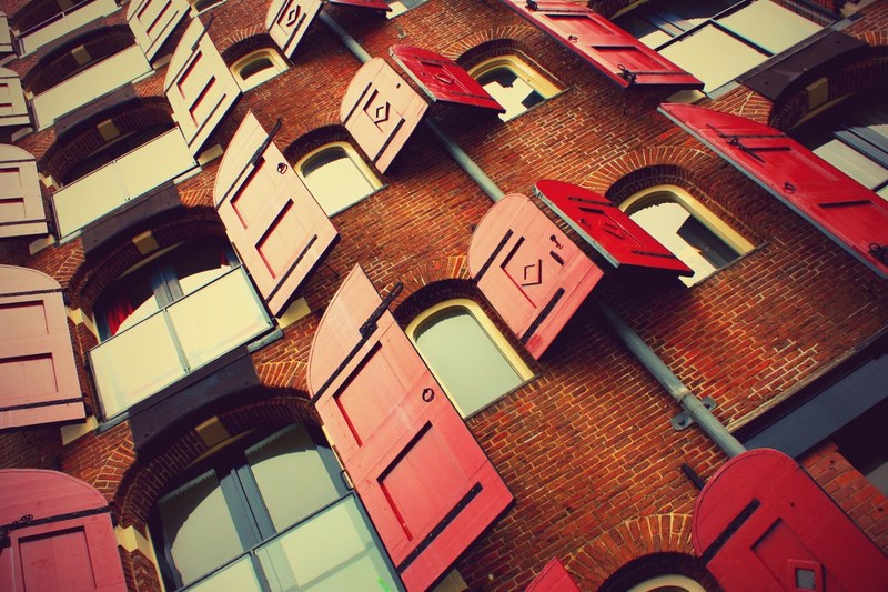 window shutter red and building 4k