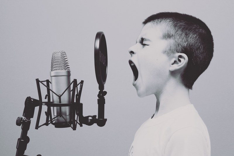 microphone boy scream and singing 4k