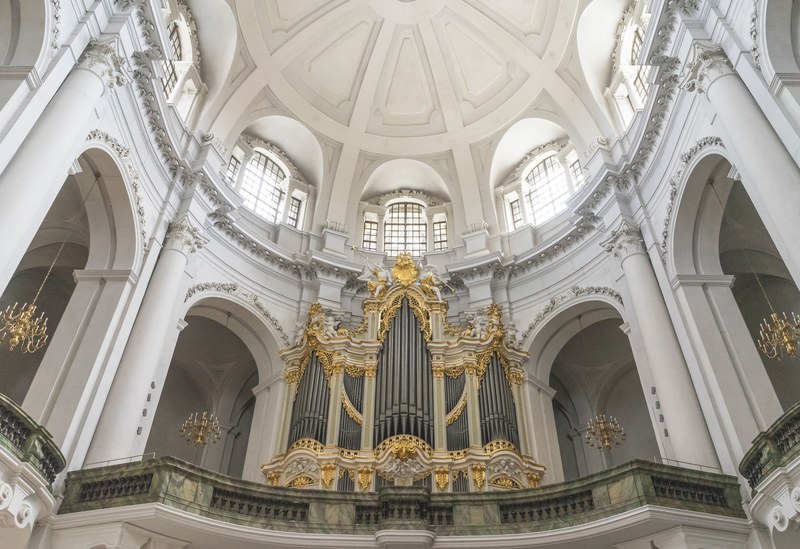 ceiling dome gold and architecture 4k