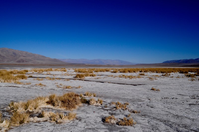 desolate desert terrain and blue sky in death valley, desert desolation 4k