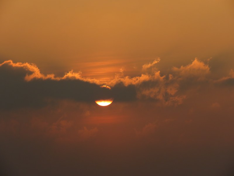 orange sky behind clouds in darland banks during sunset, sundowner 4k