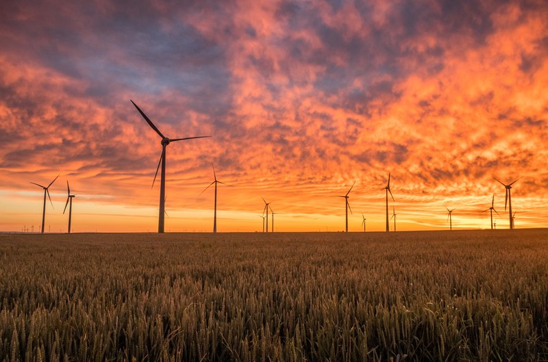 wind turbine cloudy energy and wind 4k