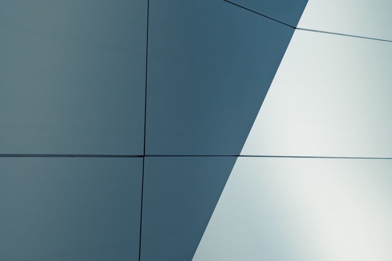 modern architecture and shadow at akron art museum, shaded white architecture 4k