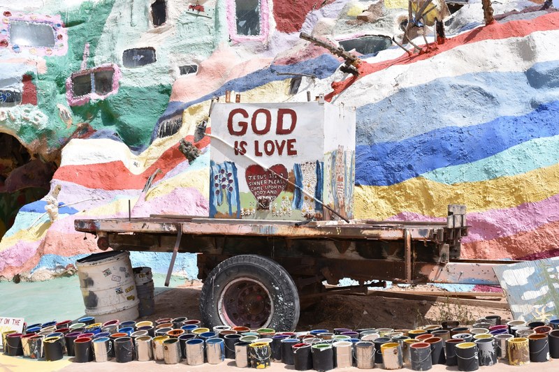 salvation mountain art 4k