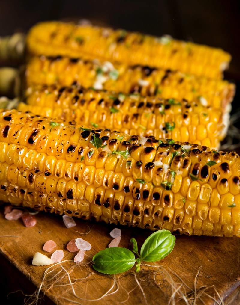 freshly grilled corn on the cob, grilled corn 4k